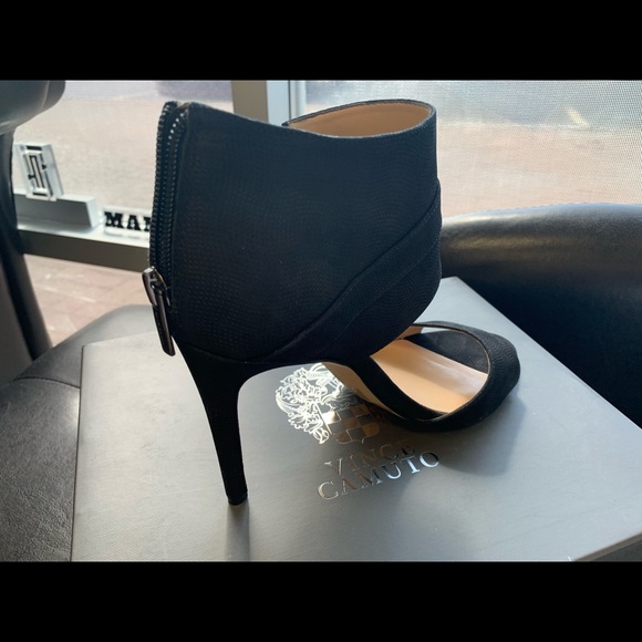 Black leather 4-inch heels with buckle closure - Picture 4 of 5